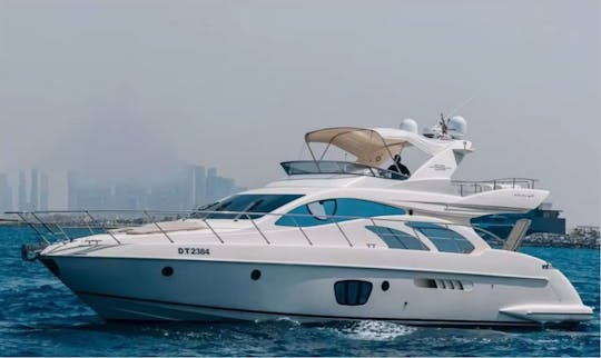 Louez le yacht Azimut de 55 pieds pour des aventures exclusives à Dubaï