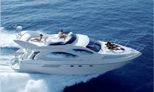 Alquiler de yate a motor Azimut 46 en Alimos, Grecia