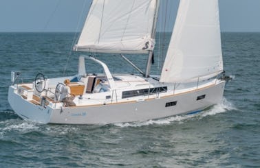2014 38' Oceanis Cruising Monohull Charter in Portisco