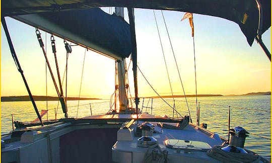 40ft Beneteau Oceanis Sailboat Charter in Victoria, British Columbia
