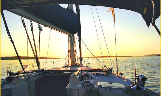 40ft Beneteau Oceanis Sailboat Charter in Victoria, British Columbia