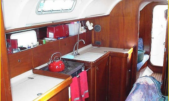 40ft Beneteau Oceanis Sailboat Charter in Victoria, British Columbia