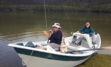 Pesca guiada en bote a la deriva en Queenstown con Simon