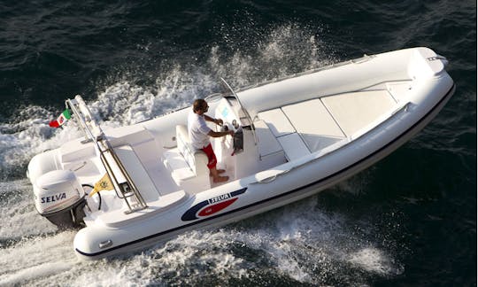 Alquile un 2018 Gommone 680 RIB en Sorrento, Italia para 12 personas