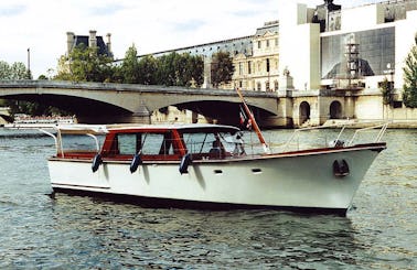 Motor Yacht Charter in Paris, France