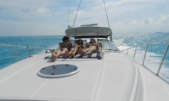 Alquile este yate a motor de 42 pies desde Isla Mujeres