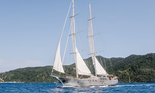 Charter 118' "Silver Moon"