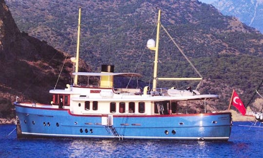 Charter 79' "Larimar"