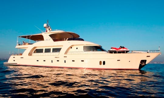 Azmim Motor Yacht Rental in Bodrum