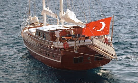 Charter Yucebey in Turkey