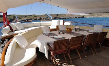 Book a Private Bodrum Tour on a 104ft Gulet!