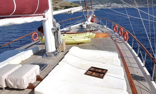 Book a Private Bodrum Tour on a 104ft Gulet!