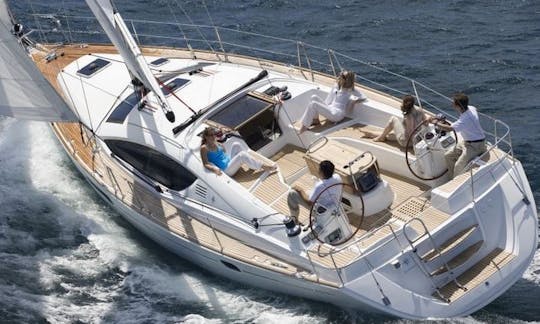 Aproveite o Sun Odyssey 54 Sailing Yacht Charter em Atenas, Grécia