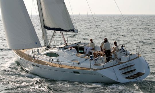 Disfrute del alquiler del velero Sun Odyssey 54 en Atenas, Grecia