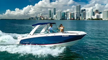 El Miami Boat 27 es un barco de aspecto moderno perfecto para grupos pequeños.