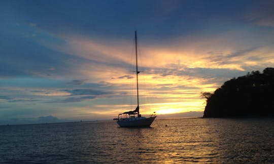 Passeios à vela e passeios turísticos na praia Potrero, província de Guanacaste, Costa Rica