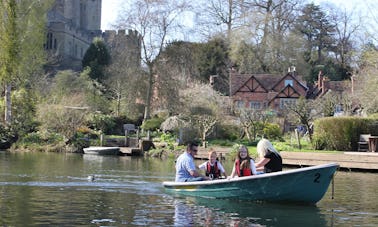 Location de bateaux à moteur électrique à Warwick, Royaume-Uni