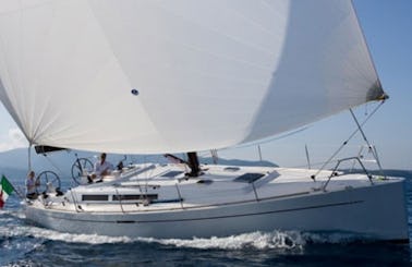 Charter 43' Cruising Monohull Grand Soleil 430T in Hamble-le-Rice, England