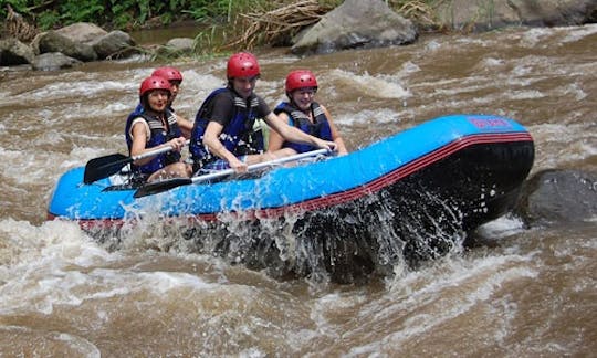 Canotaje en el río Ayung en Bali, Indonesia