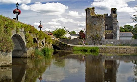 Explore little towns and villages along the way. Have a Guinness with a hearty Irish stew