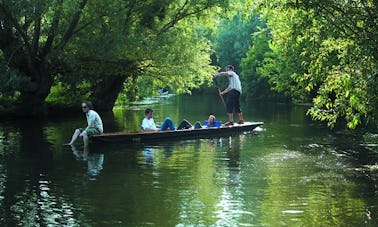 Passeio de punting em Cambridge