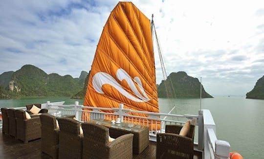 Croisière à la jonque sur Paradise, baie d'Halong