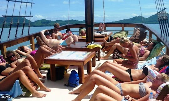 Location de yacht en bois personnalisé de 60 pieds à Phuket