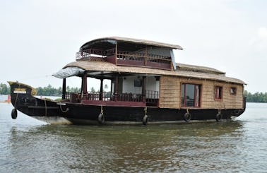 Stay & Cruise 1 bedroom houseboat Charter in Alappuzha
