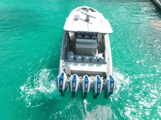 Luxe et sensations fortes sur l'eau : louez le Midnight Express 43' ouvert aux îles TCI