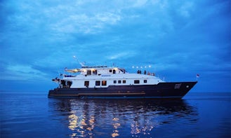 Charter Motor Yacht MV Panunee in Tambon Sala Dan