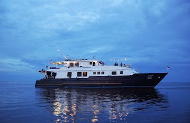 Charter Motor Yacht MV Panunee in Tambon Sala Dan