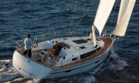 Bavaria 37 Cruiser Cruising Monohull Charter in Marina