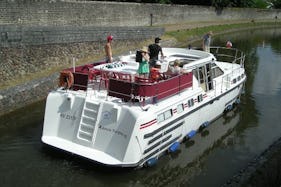 ADONIS TARPON 42 Riverboat in Baye on the Canal du Nivernais in Burgundy