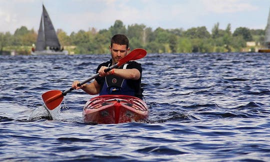 Location de kayak avec pagaie et gilet de sauvetage inclus à Riga, en Lettonie