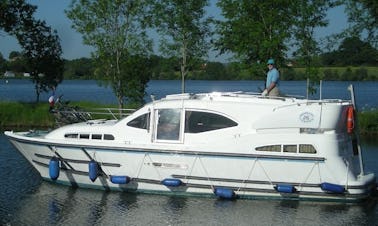 Phenix 34' Riverboat in Baye on the Canal du Nivernais in Burgundy