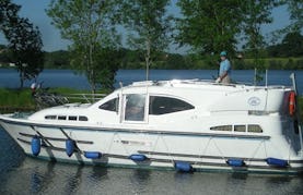 Phenix 34' Riverboat in Baye on the Canal du Nivernais in Burgundy