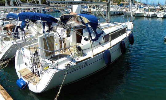 Charter a 31' Sailing Yacht for 6 Person in Sardegna, Italy
