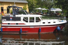 Pedro Levanto 32 (Hetty) Motor Yacht Hire in Germany Mueritz