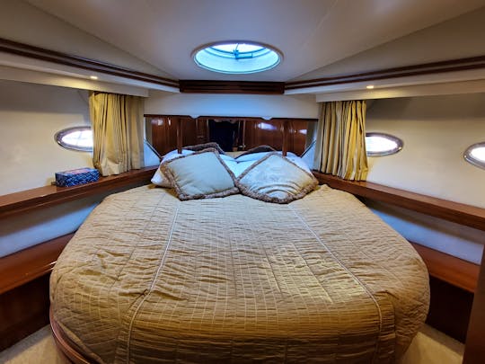 LUXURY CARVER 60 FEET YACHT FOR RENT IN VANCOUVER DOWNTOWN