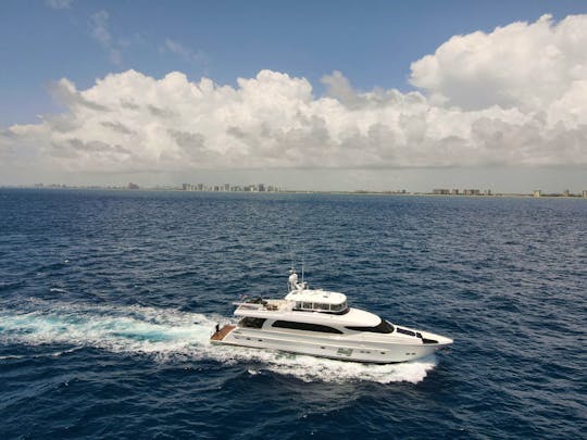 84ft Horizon Motor Yacht for luxury charter in Delray Beach FL