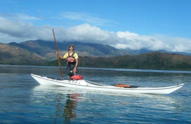French Kayak Lesson and Excursion in Le Mont-Dore