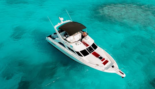 Luxury private yacht charter in Aruba 