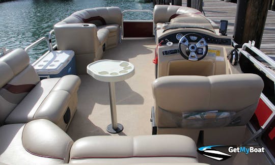 Spacious 25ft Pontoon Boat for Scenic Adventures in Aventura