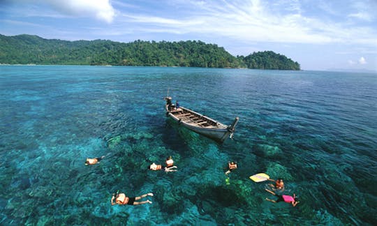 Barco Suwan Macha em Phuket, Tailândia