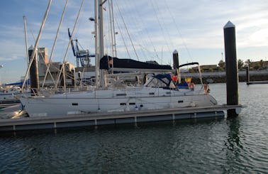 Beneteau Oceanis 411 Sailing Yacht Rental in Cádiz, Andalucía
