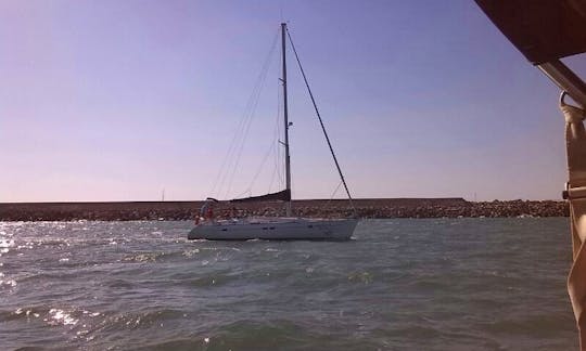 Beneteau Oceanis 411 Sailing Yacht Rental in Cádiz, Andalucía