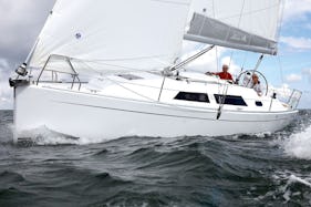 Charter Hanse 325 Sailing Yacht in France