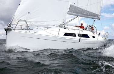 Charter Hanse 325 Sailing Yacht in France