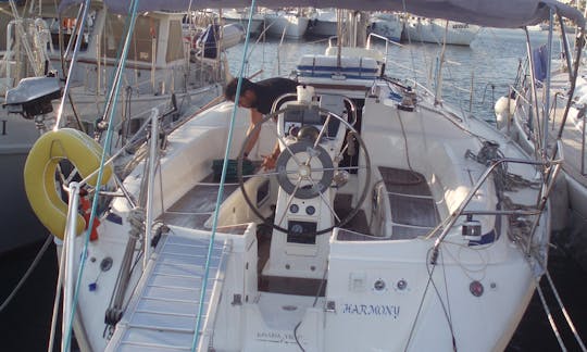 Cruzeiros diários com 2002 Bavaria 37 para Poliegos (de Sifnos)