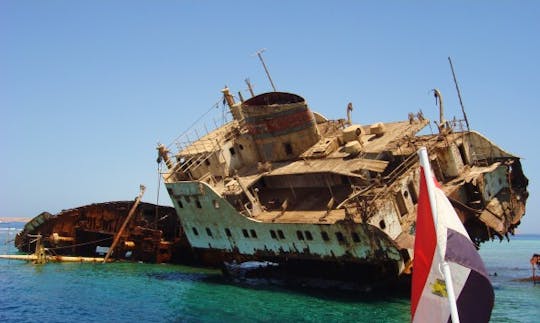 Viaje de esnórquel en un yate a motor desde Sharm El Sheikh